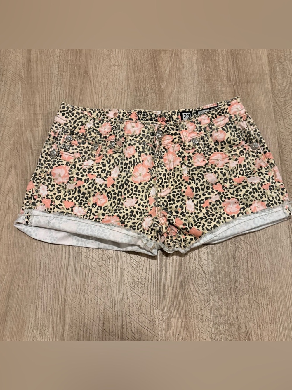 Miss Me shorts  Size 29” JP6182H Shorts Pink floralLeopard Crystals Rise 7.5 “
